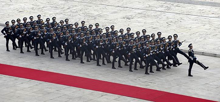 行进中穿08式冬常服的仪仗队(2025-08-04）